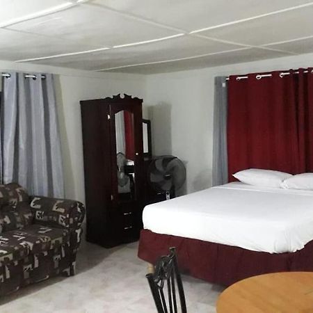 Apartments At Westvillage 5 No Ac Low Price Studio Montego Bay Extérieur photo