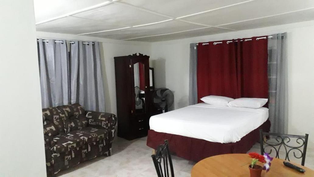 Apartments At Westvillage 5 No Ac Low Price Studio Montego Bay Extérieur photo
